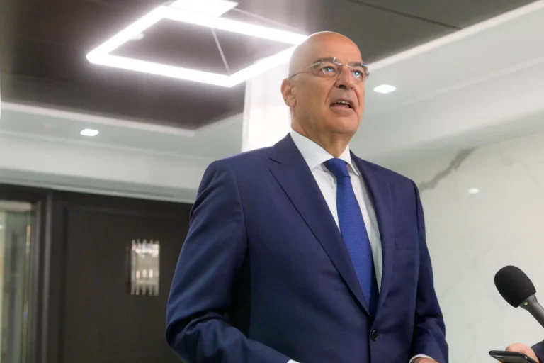 Δένδιας από Βρυξέλλες: Καθολικά καταδικαστέο να διατυπώνονται απειλές για πυραυλική επίθεση εναντίον της Ελλάδας