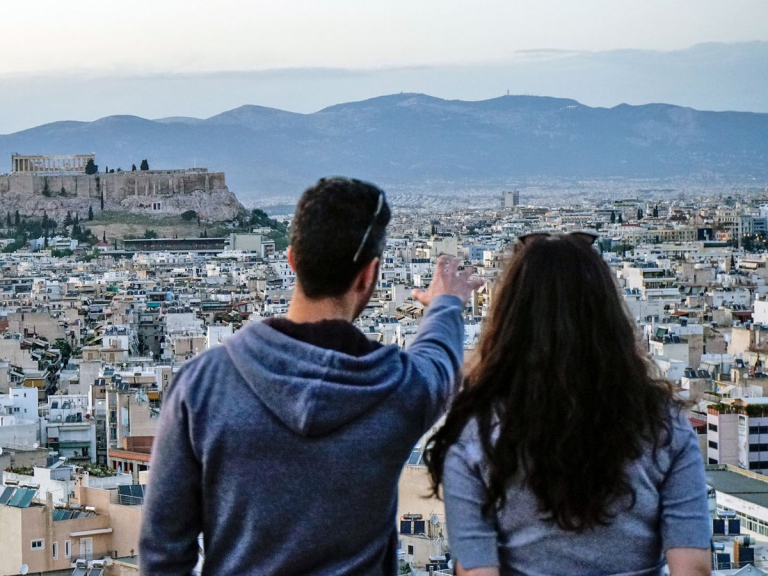 Financial Times φτηνά δάνεια: Η ευκαιρία να αποκτήσουν οι νέοι Έλληνες το δικό τους σπίτι