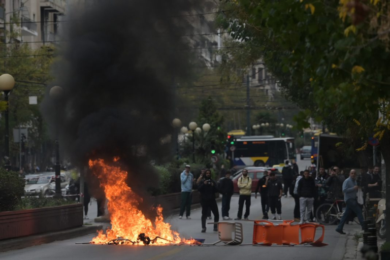Ένταση έξω από την ΑΣΟΕΕ