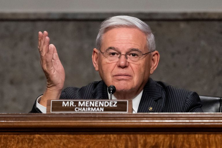 Menendez κατά Άγκυρας : Η Τουρκία δεν αξίζει να αγοράσει τα F-16