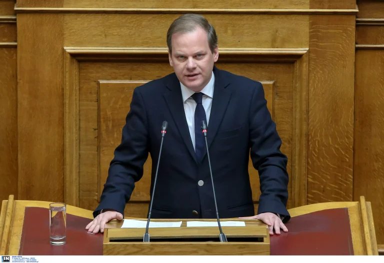 Φτάνει όμως η παραίτηση;