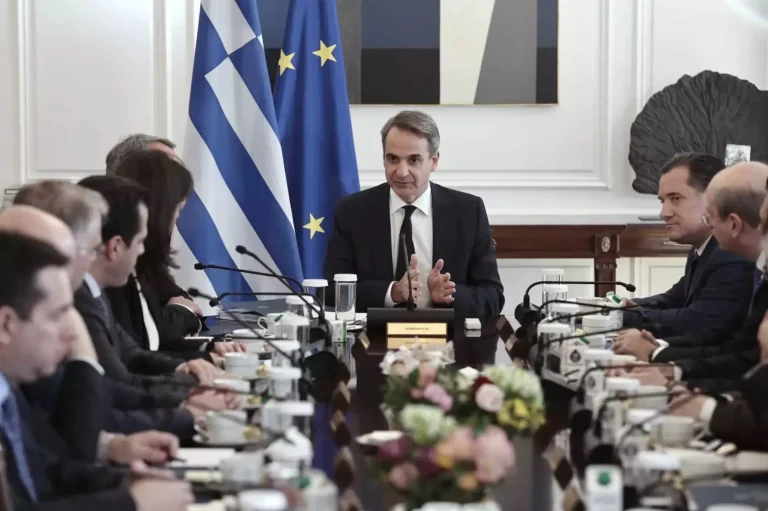 Μητσοτάκης για Τέμπη: Αναλαμβάνω την ευθύνη