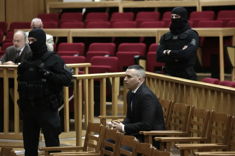 Πρόσθετη νομοθετική παρέμβαση για μπλόκο στο κόμμα Κασιδιάρη