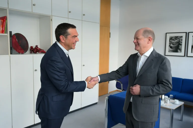 Συνάντηση Τσίπρα με Σολτς: Ανάγκη να ξαναγίνει η Ελλάδα πυλώνας σταθερότητας στην περιοχή