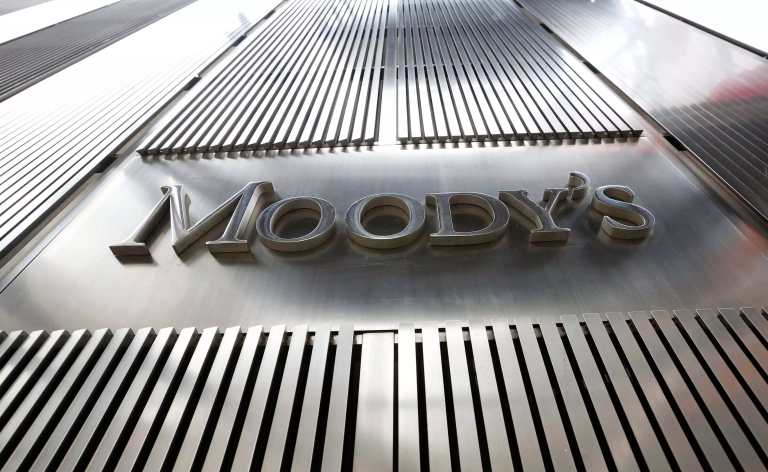 Moody’s: Η Ελλάδα αναμένεται ότι θα σημειώσει μία από τις μεγαλύτερες μειώσεις χρέους παγκοσμίως