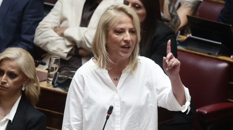 Ρένα Δούρου: Την άρση της ασυλίας της για τη φωτιά στο Μάτι εισηγείται η επιτροπή Δεοντολογίας της Βουλής