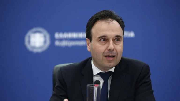 Παπαστεργίου: Έπρεπε γρήγορα να πάμε σε νέες ταυτότητες, κλείνει μια τρύπα στο θέμα της ασφάλειας