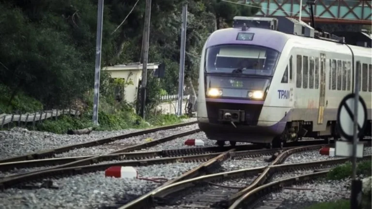Προαστιακός: Διακοπή δρομολογίων στο τμήμα ΣΚΑ – Αφίδνες λόγω πτώσης δένδρου