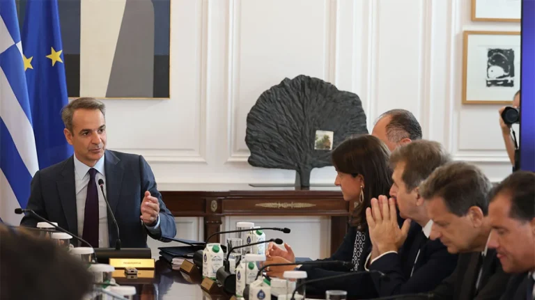 Μητσοτάκης στο Υπουργικό Συμβούλιο: Οι νέες ταυτότητες δεν έχουν ούτε τσιπάκια, ούτε κάμερες