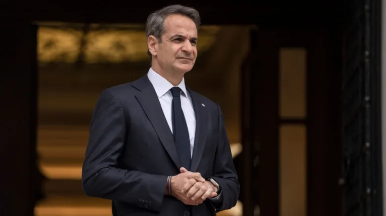 Στρατηγική γαλάζιας συσπείρωσης πριν τις αυτοδιοικητικές κάλπες – Οι τελευταίες περιοδείες Μητσοτάκη