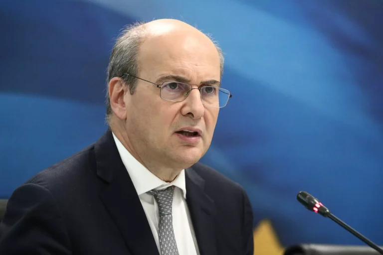 Χατζηδάκης: Πώς γίνεται να είσαι ελεύθερος επαγγελματίας 10 χρόνια και να βγάζεις λιγότερα από τον υπάλληλό σου;