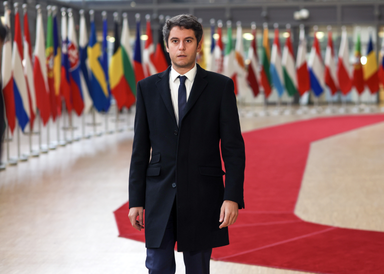 Γκαμπριέλ Ατάλ: Ο νέος Γάλλος πρωθυπουργός είναι ο πρώτος ηγέτης γαλλικής κυβέρνησης που δηλώνει ανοιχτά γκέι
