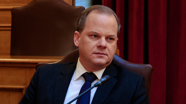Κώστας Καραμανλής στην εξεταστική για τα Τέμπη: Ναι στην αλήθεια, όχι στην πολιτική καπηλεία