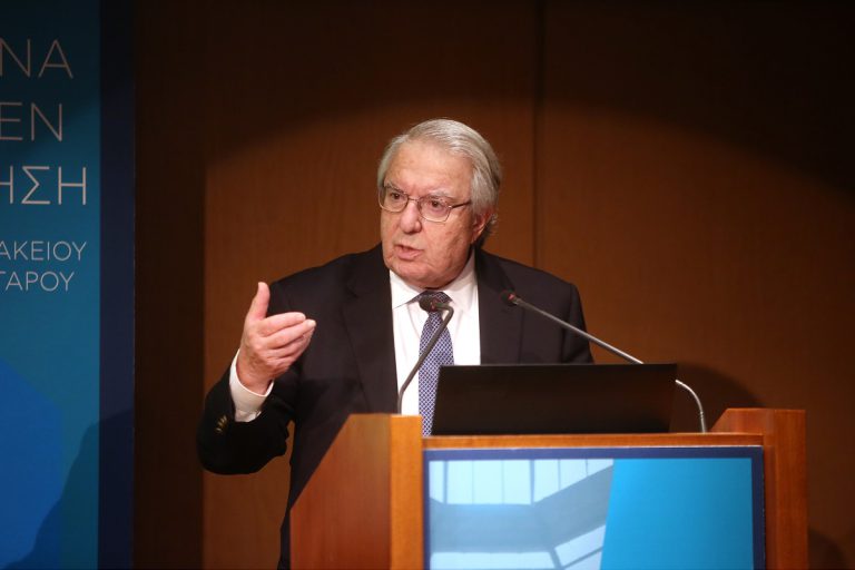Μπαμπινιώτης: Τέλος οι Πανελλαδικές Εισαγωγή στα Πανεπιστήμια με ακαδημαϊκό απολυτήριο