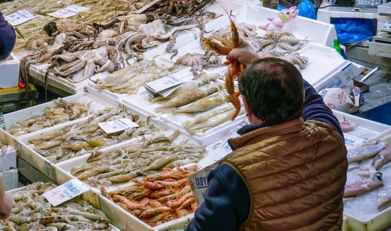 Καλάθι Σαρακοστής: Χαμηλότερες ή ίσες με πέρυσι οι τιμές στην πλειονότητα των βασικών προϊόντων