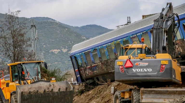 Τέμπη: Γιατί μπαζώθηκε το σημείο της σύγκρουσης των τρένων 