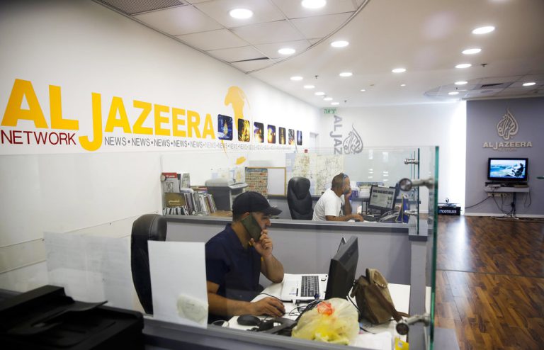 Ισραήλ: Αστυνομική έφοδος σε γραφεία του Al Jazeera μετά το «μαύρο» από τον Νετανιάχου