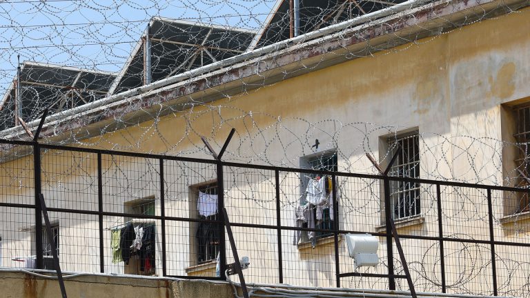 Έκτακτος Έλεγχος στις Φυλακές Κορυδαλλού: Κατασχέσεις και Συλλήψεις