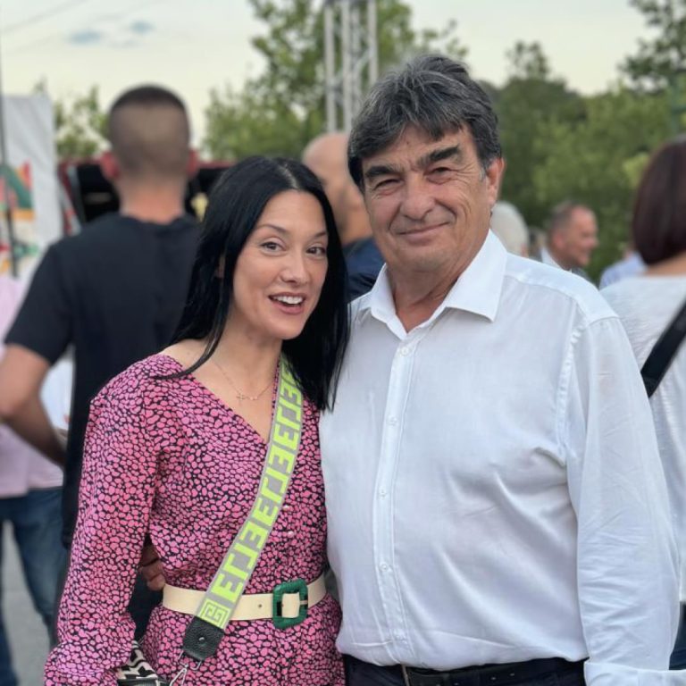 Υποστηρίζοντας την Ελληνική Παράδοση: Η Νάντια Γιαννακοπούλου στον 51ο Διαγωνισμό Δημοτικού Τραγουδιού