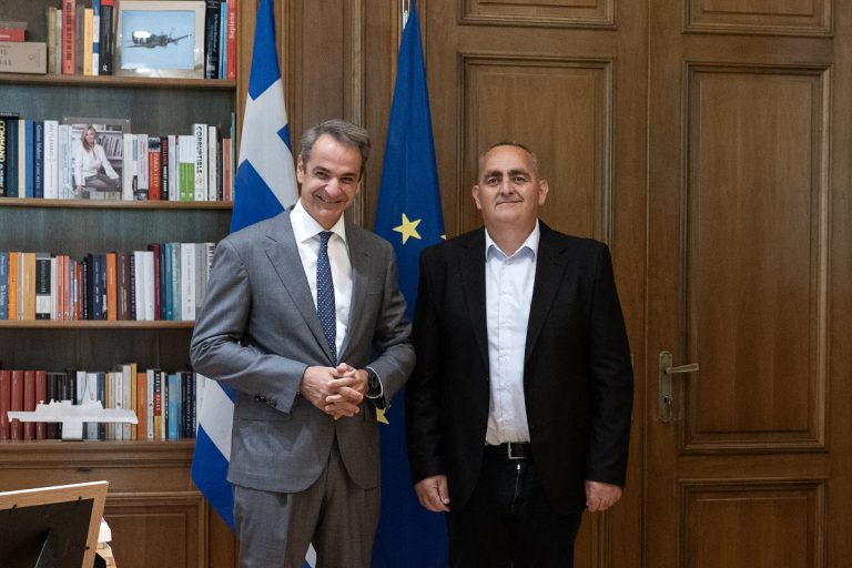Συνάντηση του Κ. Μητσοτάκη με τον Φρ. Μπελέρη στο Μέγαρο Μαξίμου