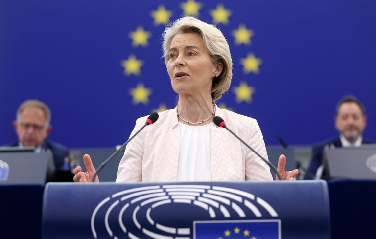 H τελευταία ομιλία της Φον ντερ Λάιεν πριν την κρίσιμη ψηφοφορία