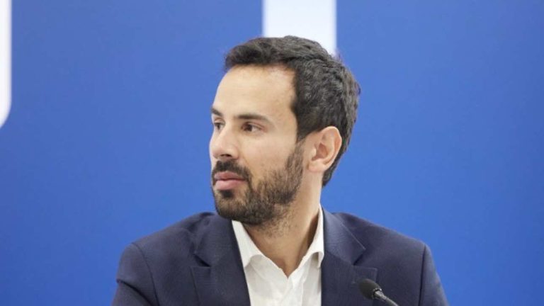 Ρωμανός κατά Κασσελάκη: Fake η υιοθεσία πυρόπληκτου σκύλου