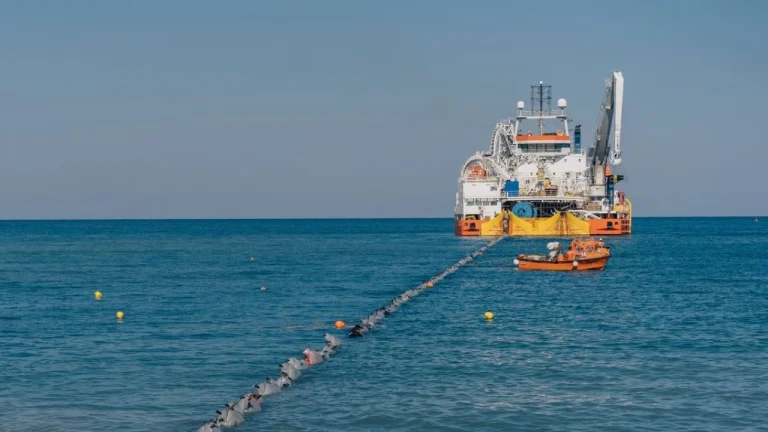 Θρίλερ με το ηλεκτρικό καλώδιο Κρήτης – Κύπρου, στην κόψη του ξυραφιού οι διαβουλεύσεις