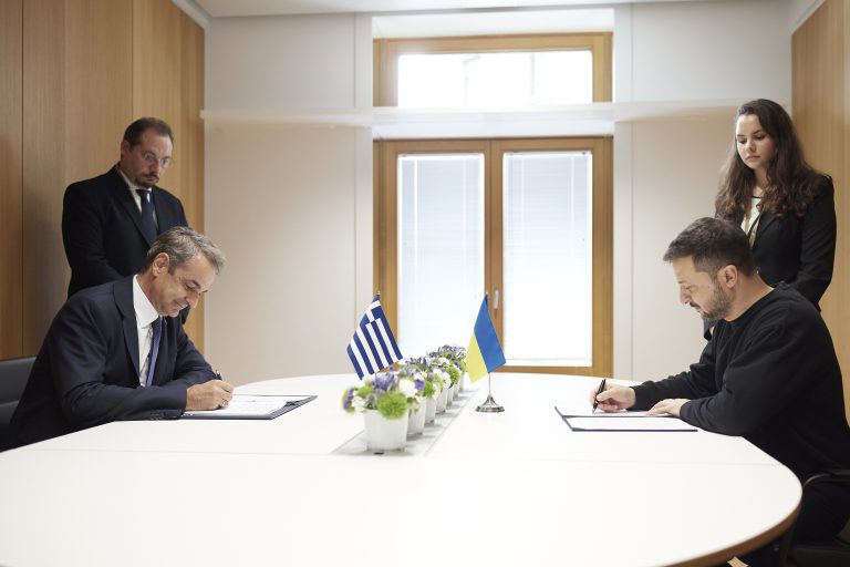 Μητσοτάκης και Ζελένσκι υπέγραψαν συμφωνία συνεργασίας σε θέματα ασφάλειας 