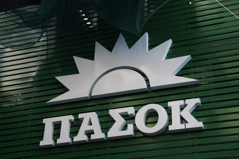 ΠΑΣΟΚ: Το νέο πλάνο με τα πρόσωπα που αναλαμβάνουν θέσεις-κλειδιά