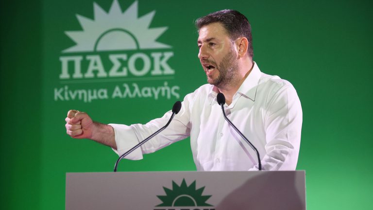 ΠΑΣΟΚ: «Ανασχηματισμός» στην κοινοβουλευτική ομάδα