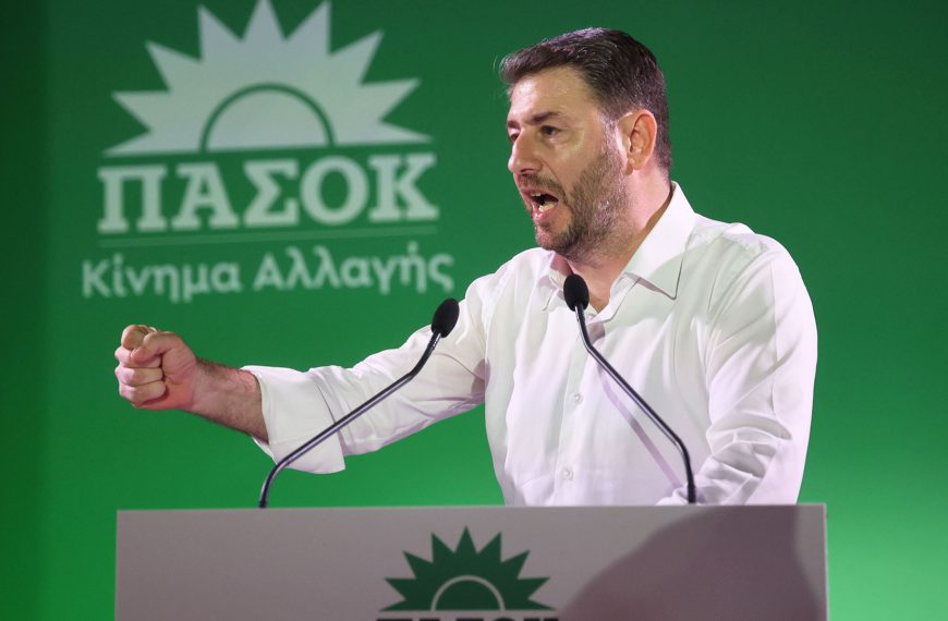 ΠΑΣΟΚ: «Ανασχηματισμός» στην κοινοβουλευτική ομάδα