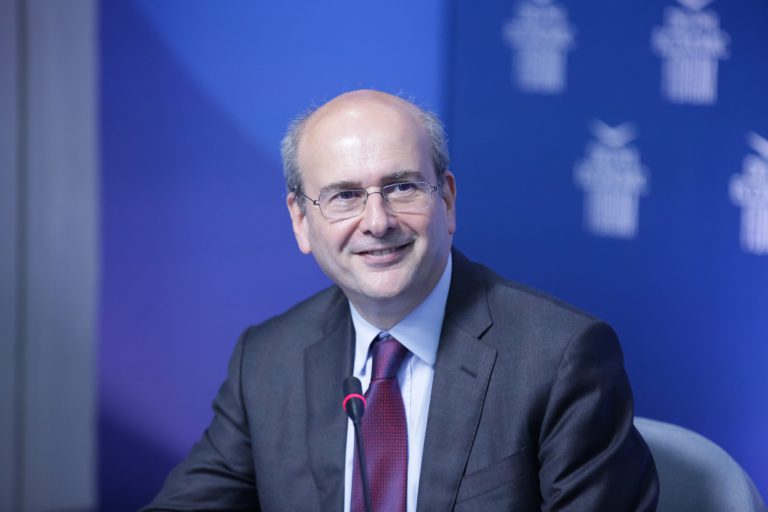 Προϋπολογισμός 2025: Μόνιμες μειώσεις φόρων, αυξήσεις μισθών και συντάξεων ύψους 1,1 δισ. ευρώ
