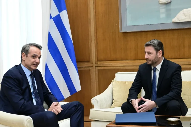 Μητσοτάκης: Θέλω να έχουμε ανοιχτό δίαυλο επικοινωνίας – Ανδρουλάκης: Μόνος τρόπος να προχωράμε μπροστά, η συναίνεση