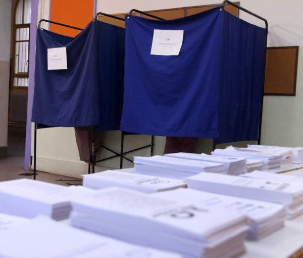 Ένας Χρόνος Μετά τις Κάλπες: Πώς Αναδιαμορφώνεται το Πολιτικό Σκηνικό στην Ελλάδα