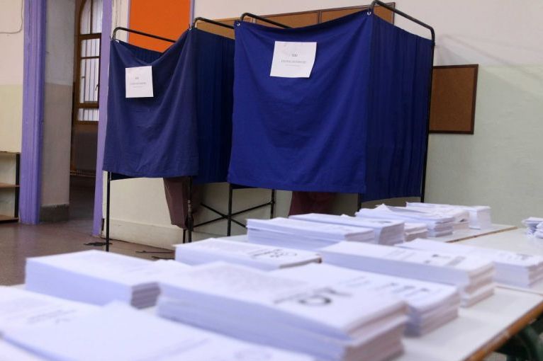 Ένας Χρόνος Μετά τις Κάλπες: Πώς Αναδιαμορφώνεται το Πολιτικό Σκηνικό στην Ελλάδα