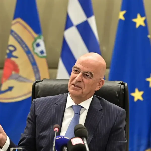 Δένδιας: Θητεία μόνο στον Στρατό Ξηράς, αυξάνεται ο μισθός των στρατευμένων από €8 ευρώ σε €50- €100
