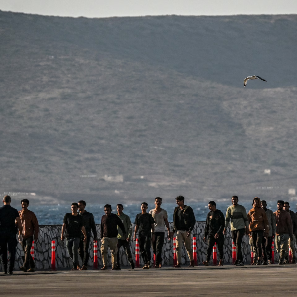 Washington Post: Στο ζήτημα της μετανάστευσης, η Ελλάδα παίρνει «τραμπική» στροφή