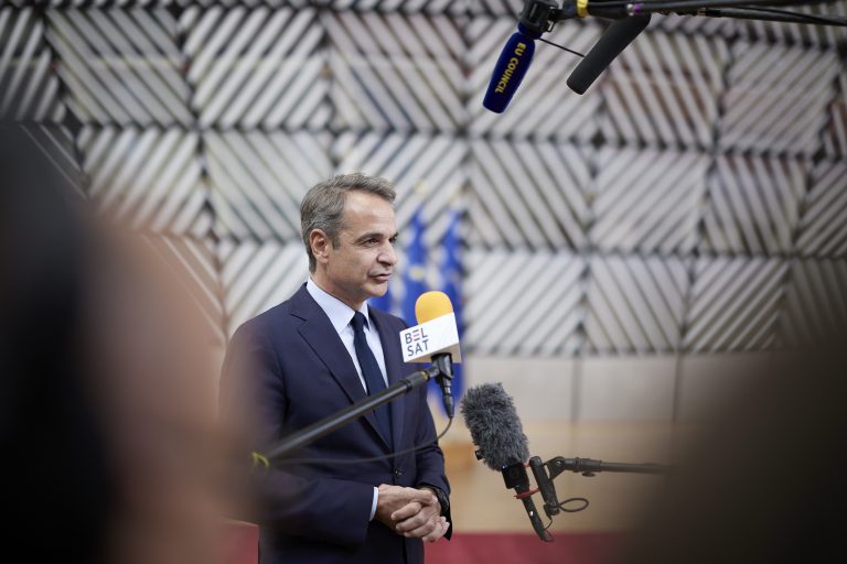 Κ. Μητσοτάκης στο Politico: Χρειαζόμαστε ευρωπαϊκές δομές και ευρωπαϊκή χρηματοδότηση για να αναπτύξουμε τις αμυντικές μας δυνατότητες