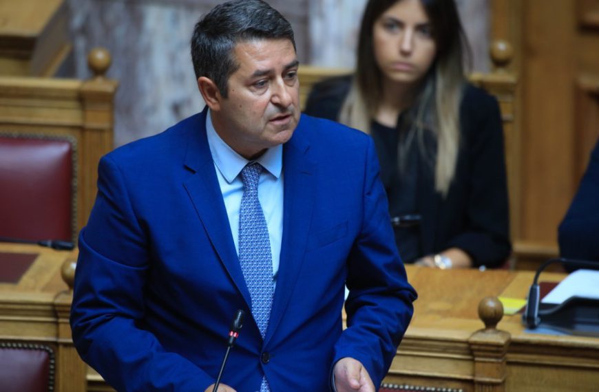 Γιώργος Μυλωνάκης: Η ήρεμη δύναμη πίσω από τη θεσμική αυτοπεποίθηση της χώρας