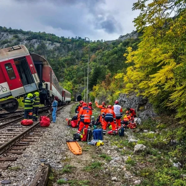 Σλοβακία: Μετωπική σύγκρουση τρένων – Τουλάχιστον 20 τραυματίες