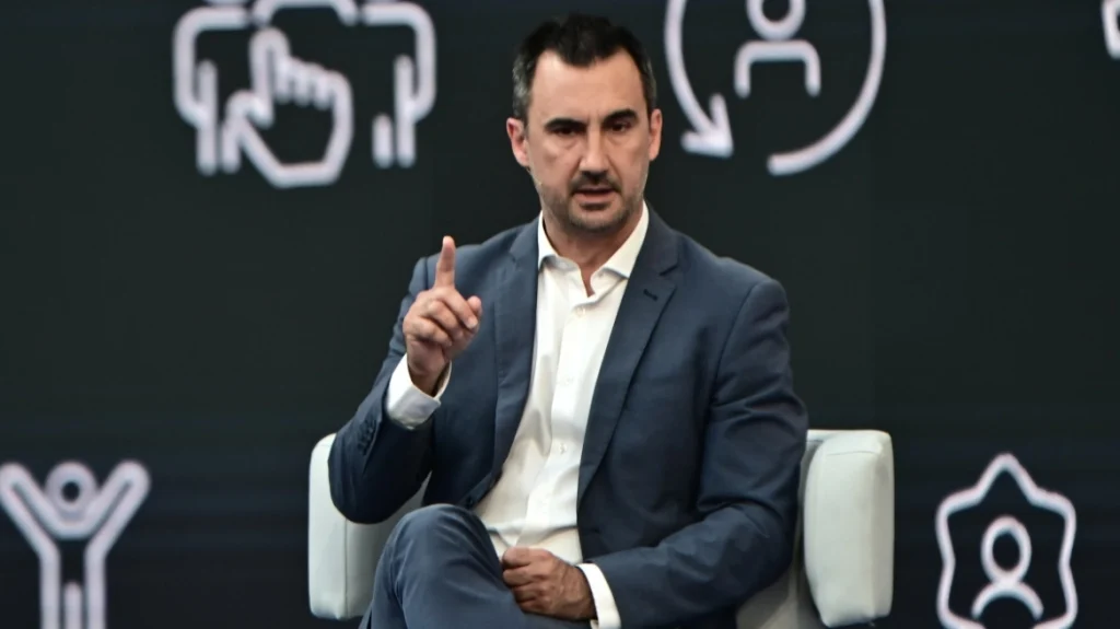 Χαρίτσης: Την ώρα της κηδείας άκουγα Σαββόπουλο, το θεώρησα πιο τίμιο χαρίτσης