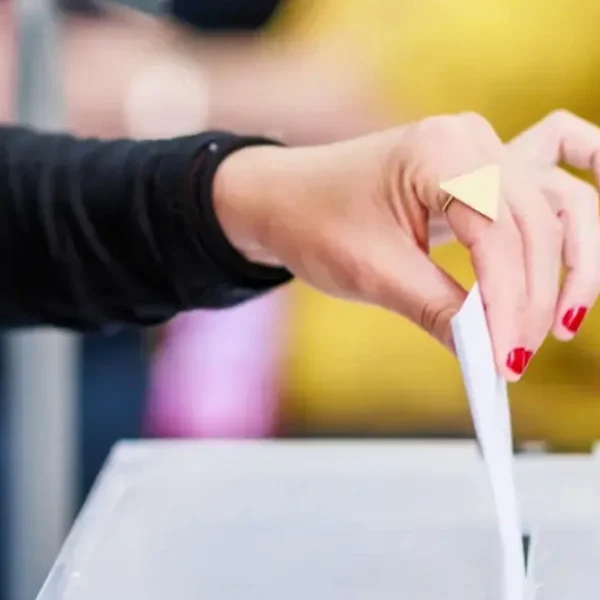 Metron Analysis: Στο 28,7% η ΝΔ με προβάδισμα 15,9 μονάδων από το ΠΑΣΟΚ που χάνει σχεδόν μία μονάδα – Τι παίρνουν Τσίπρας και Σαμαράς