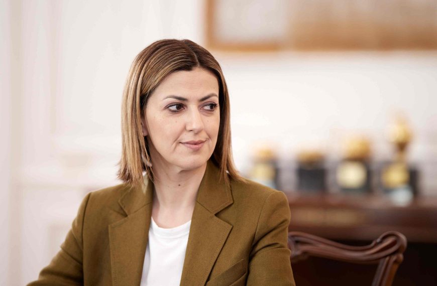 Αγαπηδάκη: «Όχι» στο κλείσιμο των ΕΛΤΑ σημαίνει αύξηση φόρων για να συνεχίζουν να λειτουργούν