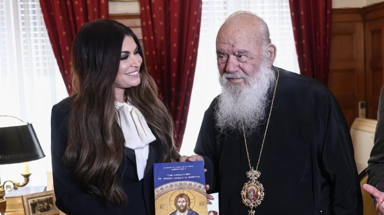 Με τον Αρχιεπίσκοπο Ιερώνυμο συναντήθηκε η Κίμπερλι Γκιλφόιλ: «Είναι θαυμάσιο που σας γνωρίζω» είπε η πρέσβης των ΗΠΑ