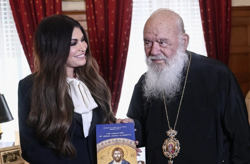 Με τον Αρχιεπίσκοπο Ιερώνυμο συναντήθηκε η Κίμπερλι Γκιλφόιλ: «Είναι θαυμάσιο που σας γνωρίζω» είπε η πρέσβης των ΗΠΑ