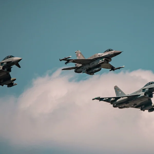 Πολωνία: Απογειώνει εσπευσμένα μαχητικά εν μέσω πληγμάτων της Ρωσίας στην Ουκρανία