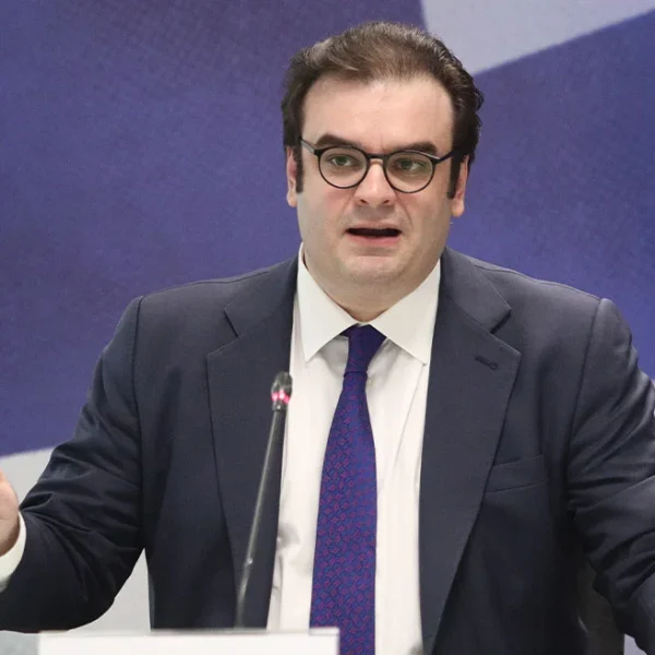 Όλα τα μέτρα για μισθούς, φόρους και συντάξεις που περιλαμβάνει ο προϋπολογισμός 2026 – Δείτε λίστα και πίνακες