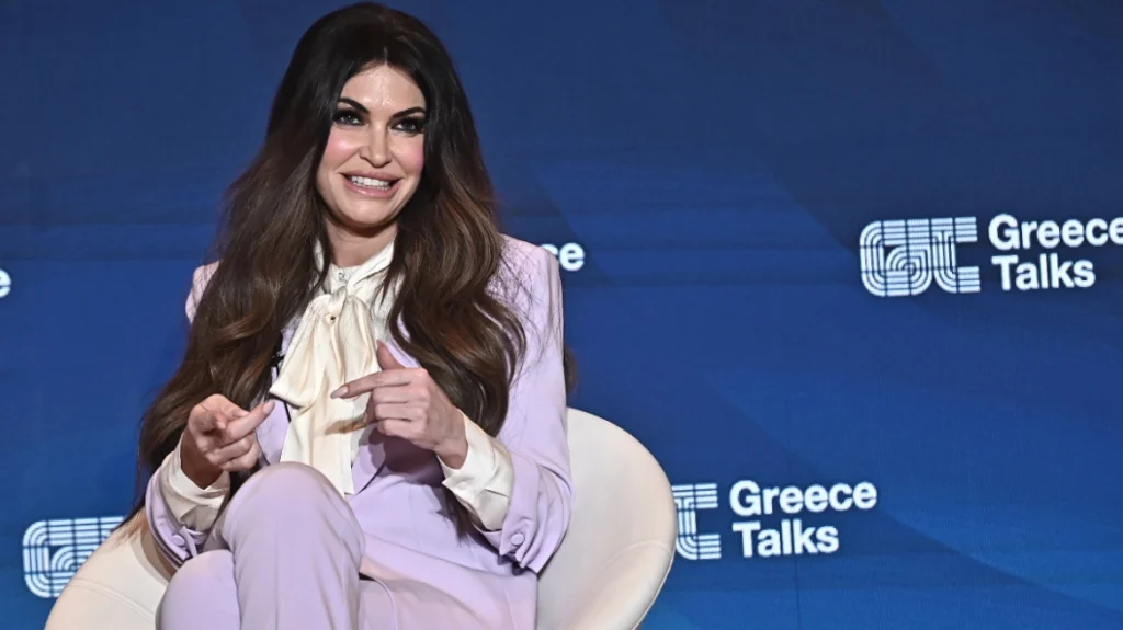 η πρέσβης των Ηνωμένων Πολιτειών στην Ελλάδα, Κίμπερλι Γκιλφόιλ, συνομίλησε με τον δημοσιογράφο Γιώργο Ευγενίδη