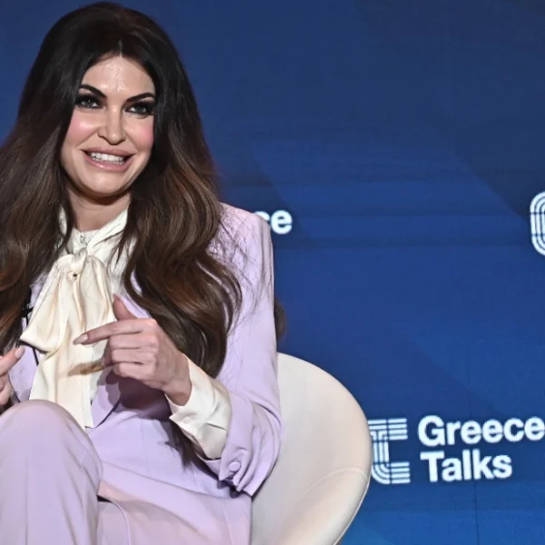 η πρέσβης των Ηνωμένων Πολιτειών στην Ελλάδα, Κίμπερλι Γκιλφόιλ, συνομίλησε με τον δημοσιογράφο Γιώργο Ευγενίδη