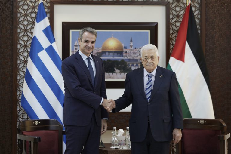 Μητσοτάκης: Σημαντικός ο διάλογος για την ειρήνη στη Γάζα με σεβασμό στο διεθνές δίκαιο – Αμπάς: Ευχαριστώ την Ελλάδα για τη στήριξη στα δικαιώματά μας